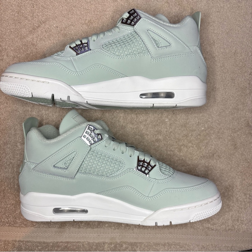 Air Jordan 4 Retro Seafoam Sail HV0823-003 Women's Size 12 - Men’s Size 10.5 - Picture 3 of 9